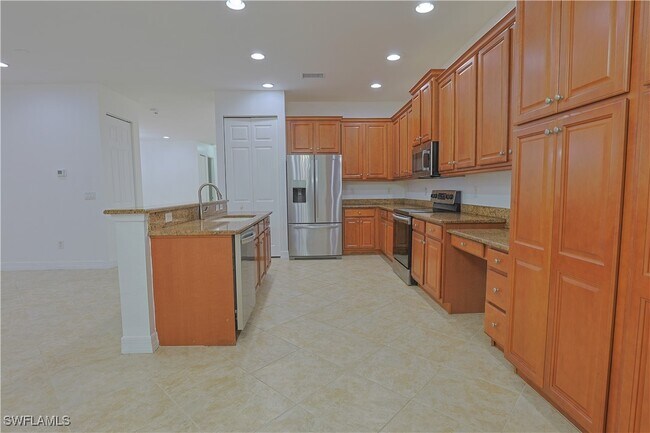 Building Photo - 10391 Carolina Willow Dr