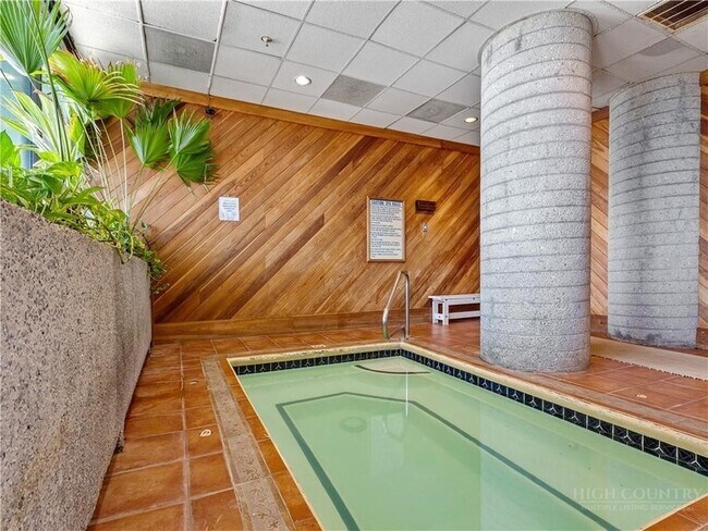 Building Photo - 303 Sugar Top Dr