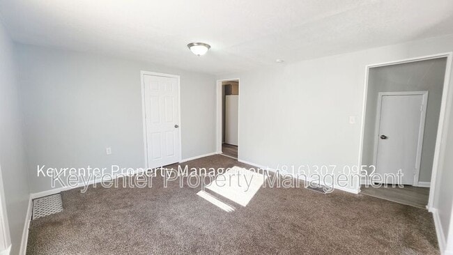 Building Photo - 142 N Bellaire Ave