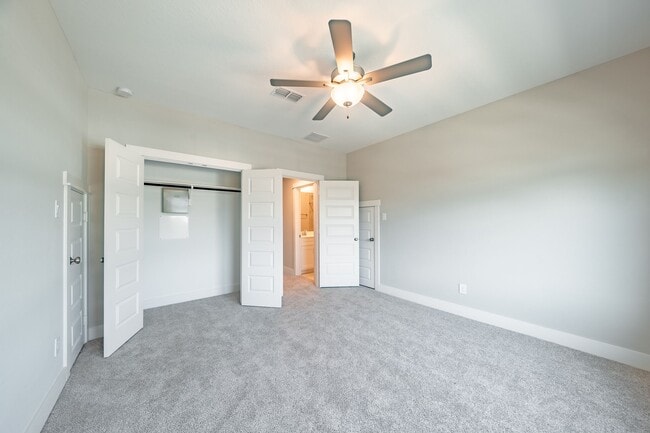 Building Photo - 10916 Brambling Wood Dr