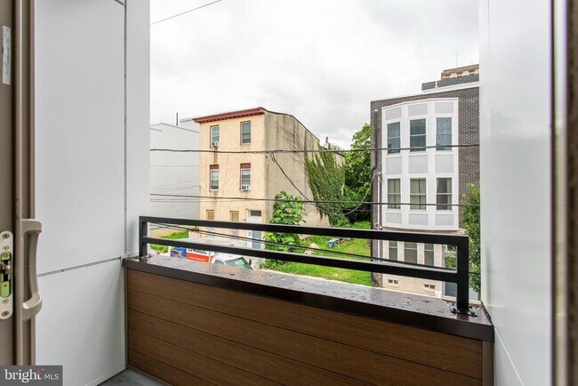 Building Photo - 1227 N 7th St