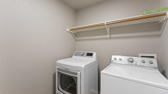 Building Photo - 5305 SW Cherry Creek Rd