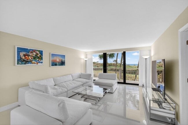 Building Photo - 3000 N Ocean Dr