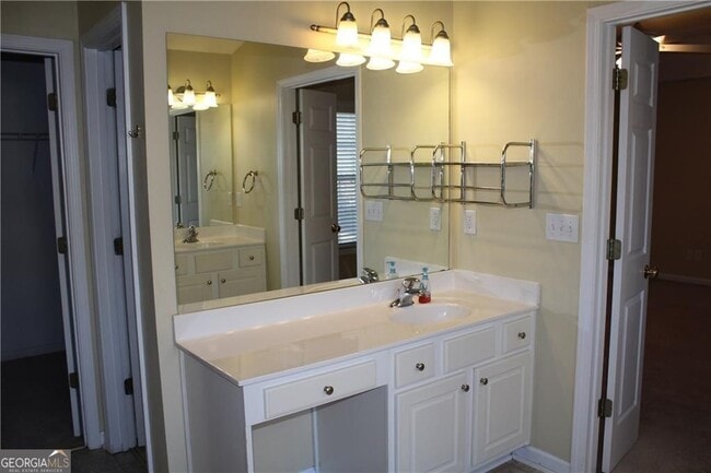 Building Photo - 2627 Hampton Park Dr