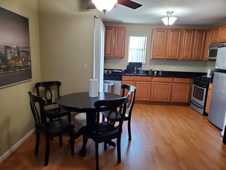 Building Photo - 116 Gant Cir