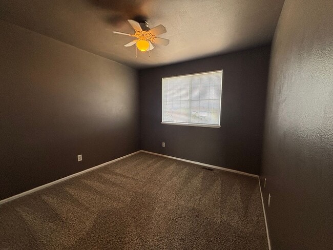 Building Photo - 3 bed, 2 1/2 bath single family home avail...