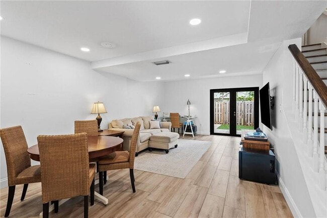 Building Photo - 247 City View Dr