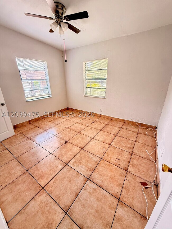 Building Photo - 204 NW 28th Ave
