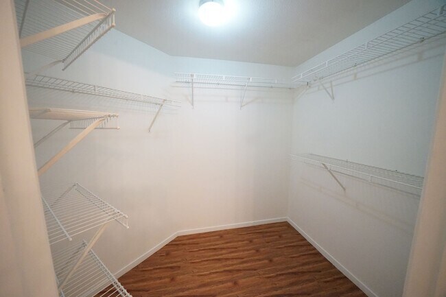 Building Photo - SHOWINGS AVAILABLE NOW
