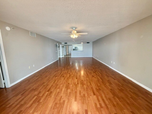 Building Photo - 7028 Sevilla Ct