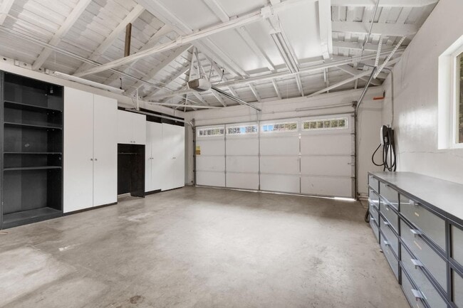 Building Photo - 1098 Muir Way