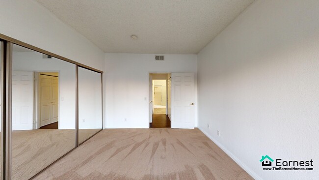 Building Photo - 2 + 2 Spacious Condo with Resort-Style Ame...