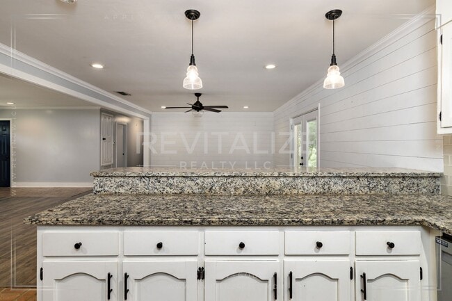 Building Photo - Spacious Brick Home in West Mobile!