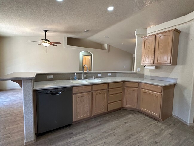 Building Photo - Beautiful 3 bedroom, 3 garage home in Chap...