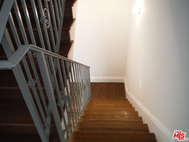 Building Photo - 1821 W 12th Pl