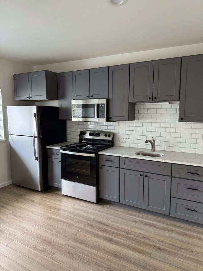 Building Photo - SLC Triplex