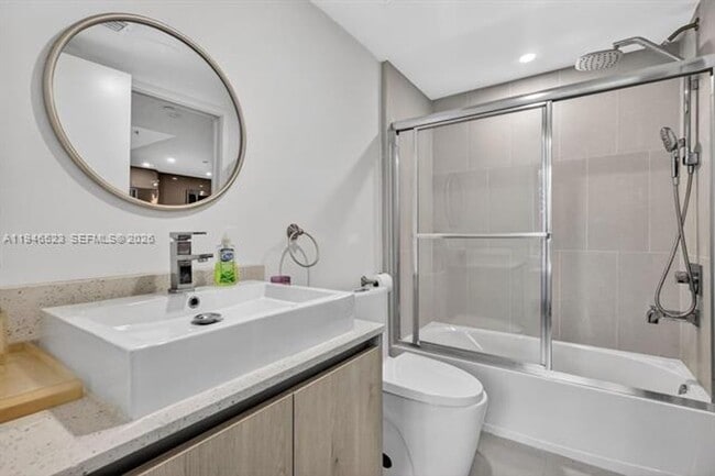 Building Photo - 13800 Highland Dr