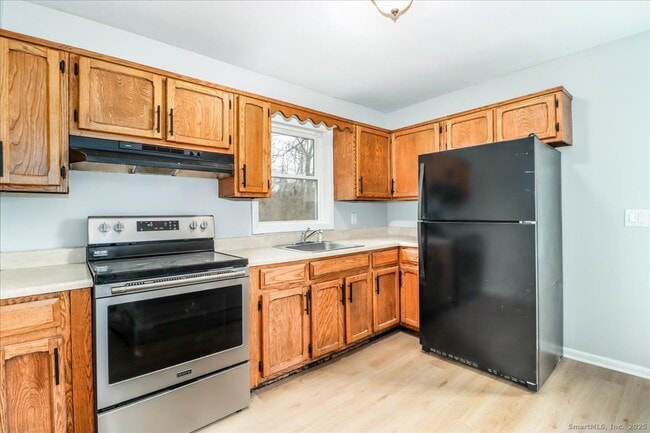 Building Photo - 32 Pleasant St