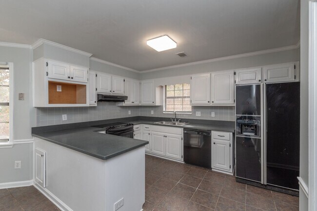 Building Photo - Updated 3 BR/2 BA - 10 Minutes From Gate 5 @ Ft. Gordon