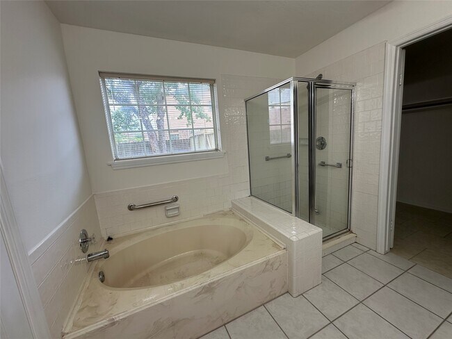 Building Photo - 14202 Misty Knoll Ct