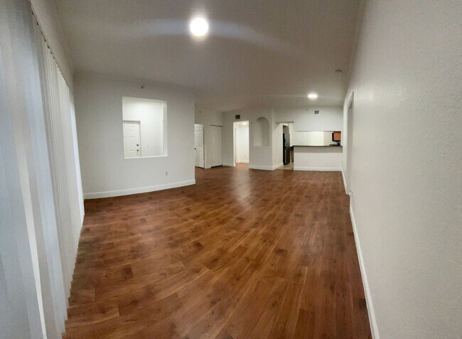 Building Photo - Great Location!  Limited Time Offer: Up to $2,000 Move-In Credit + Free Utility Connection