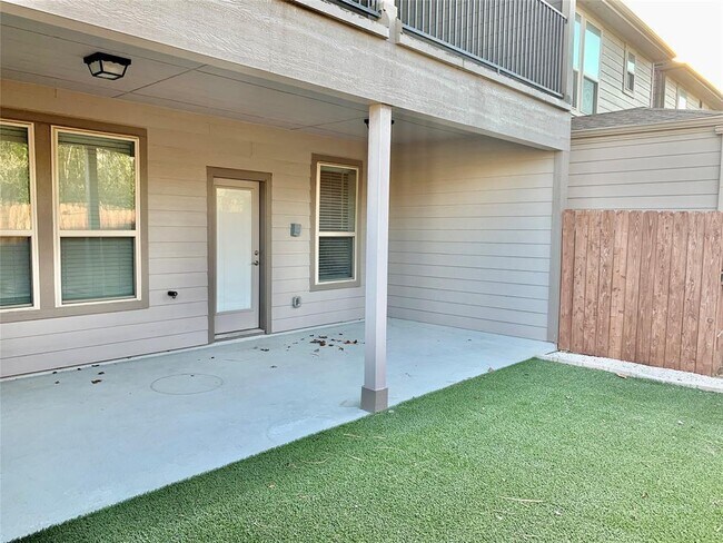 Building Photo - 10942 Cannes Memorial Dr