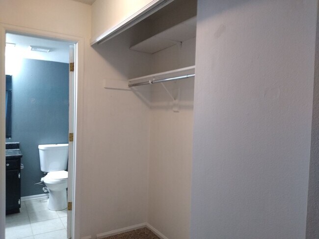 Building Photo - Awesome 2 Bedroom 2 Bath Condo w/ Garage P...