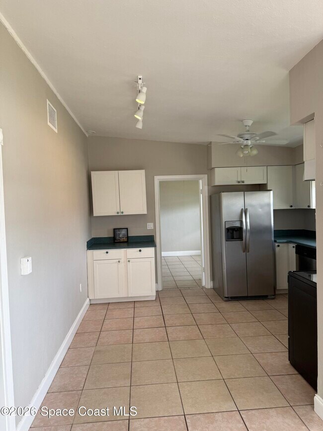 Building Photo - 910 S Orlando Ave