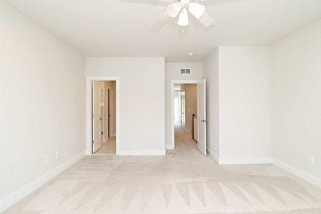 Building Photo - Pet-Friendly Brookhill Commons Townhome-Style Condo