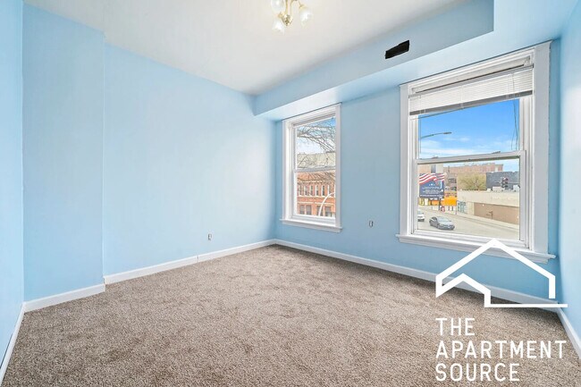 Building Photo - 3424 N Sheffield Ave