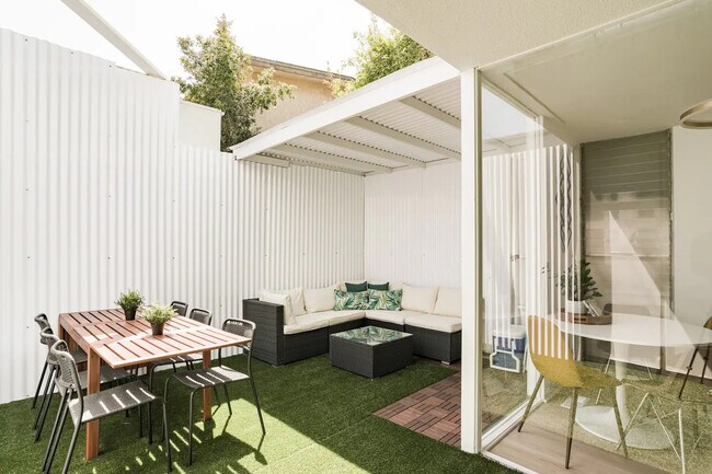 Building Photo - 1773 Torrance St