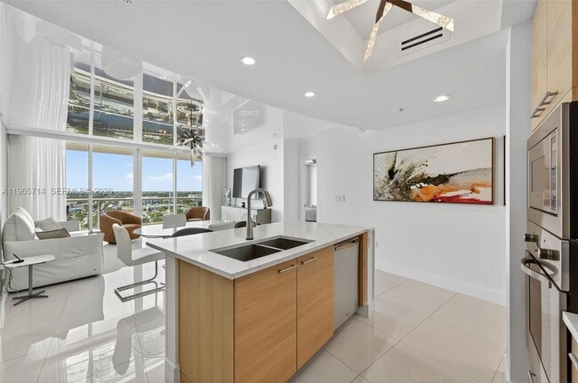 Building Photo - 1 N Ocean Blvd