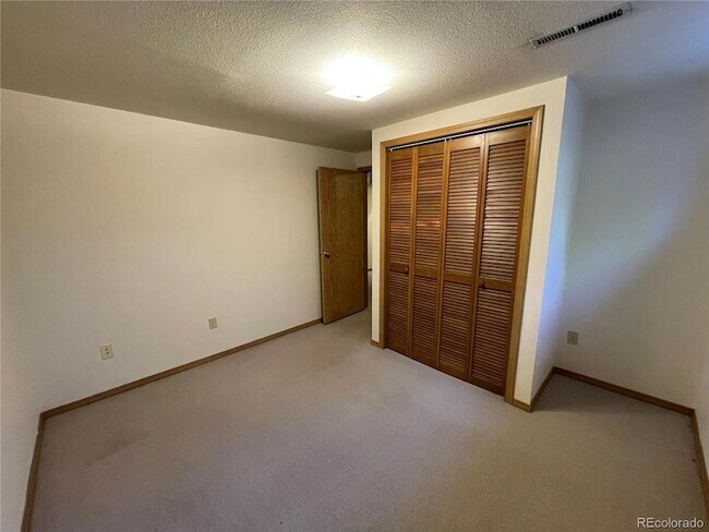 Building Photo - 6534 Zinnia St