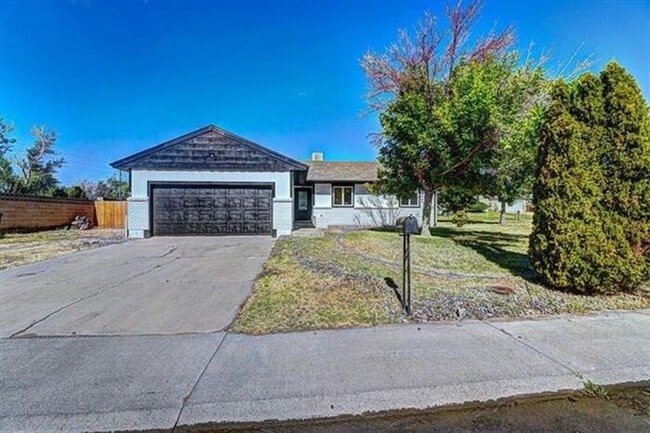 Building Photo - Stunning home in highly sought neighborhood!