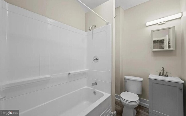 Building Photo - 3030 Windsor Ave