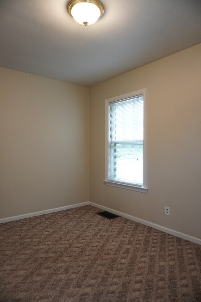 Building Photo - 425