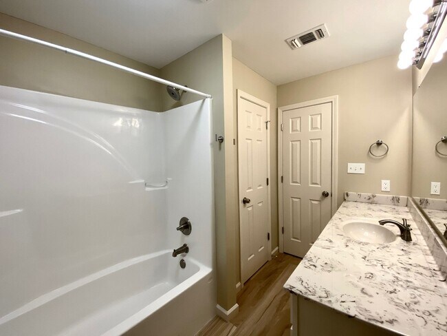 Building Photo - 701-703 Tracewood