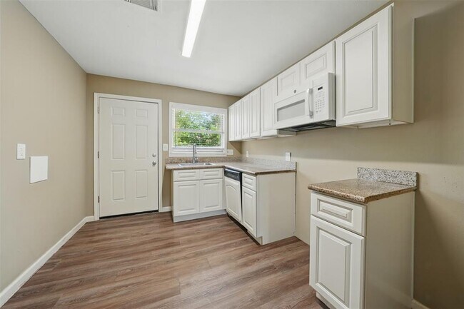 Building Photo - 3615 Seabrook St