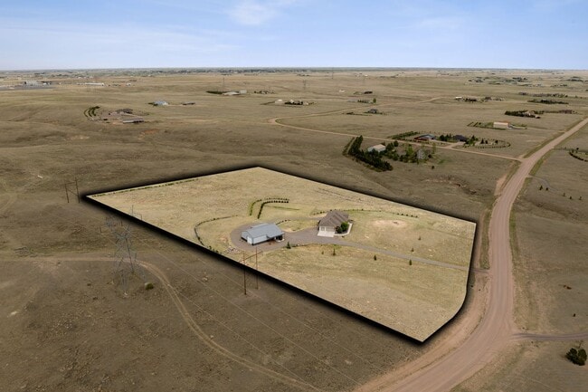 Building Photo - Executive 3-Bed Ranch Main Level - Private...