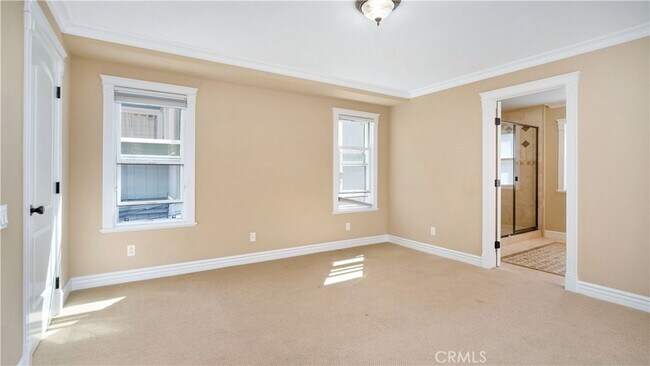 Building Photo - 431 Iris Ave