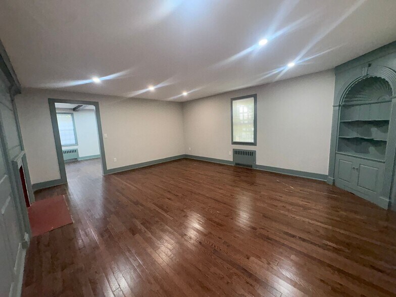 Building Photo - 2860 Whitney Ave