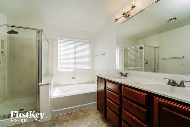 Building Photo - 5895 E Hackle Ln