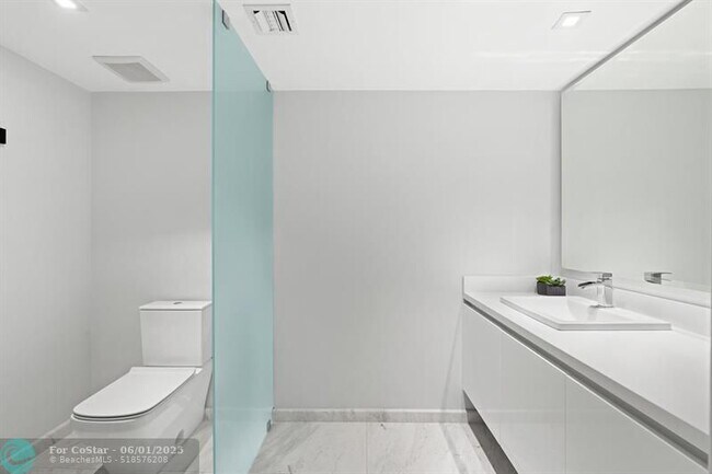 Building Photo - 701 N Fort Lauderdale Beach Blvd