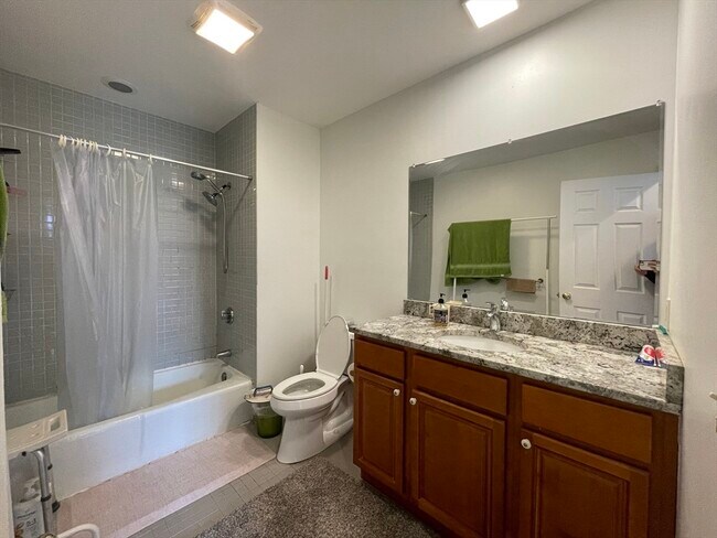 Building Photo - 10 Weston Ave