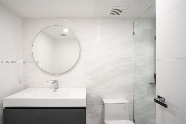 Building Photo - 7601 E Treasure Dr