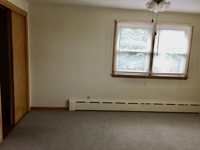 BR1 - 11807 W Mequon Rd