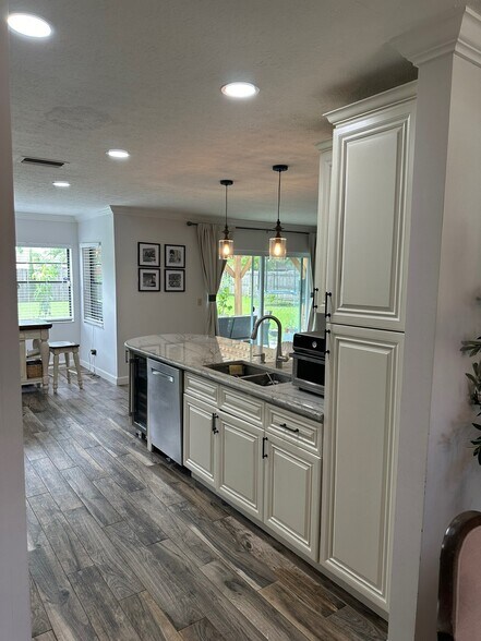 Building Photo - 7216 Woodbrook Dr