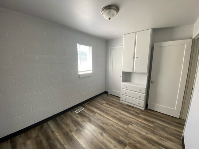 Building Photo - 389 S 360 W