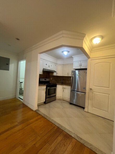 Primary Photo - 40-40 68th St