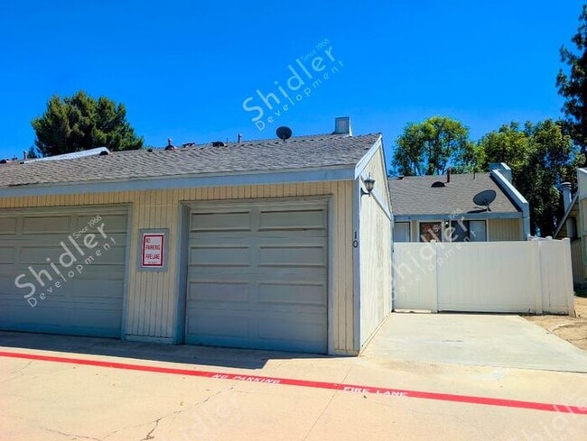 Building Photo - 2 Bed 1 Bath No one Above You